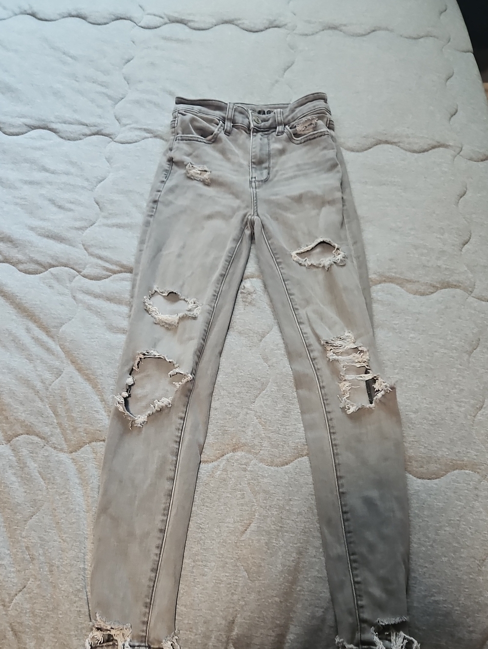 92. American Eagle Outfitters Gray Distressed Women’s Jeggings